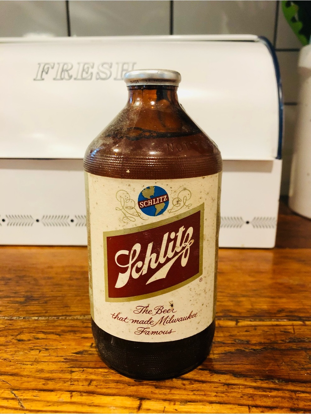 1962 SCHLITZ BEER 12 OZ. BOTTLE GLASS CAN MILWAUKEE WISC.